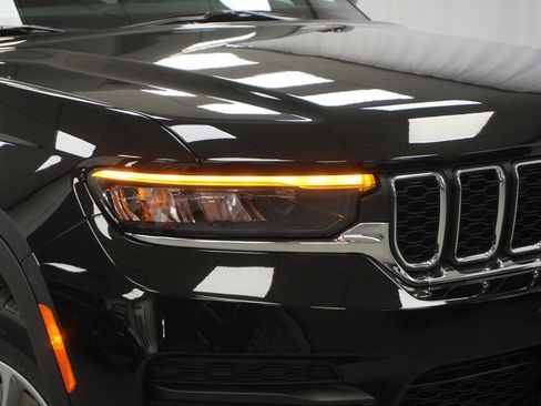 New 2026 Jeep Grand Cherokee Laredo AWD/4WD image 5