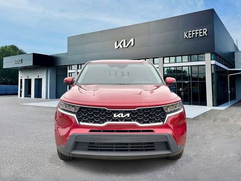 Used 2023 Kia Sorento LX image 3