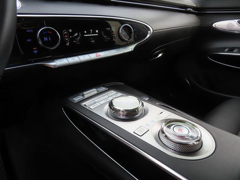 Used 2025 Genesis GV70 2.5T image 19