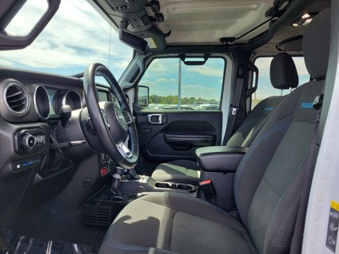 Used 2022 Jeep Wrangler Unlimited Rubicon 4xe w/ Steel Bumper Group image 14