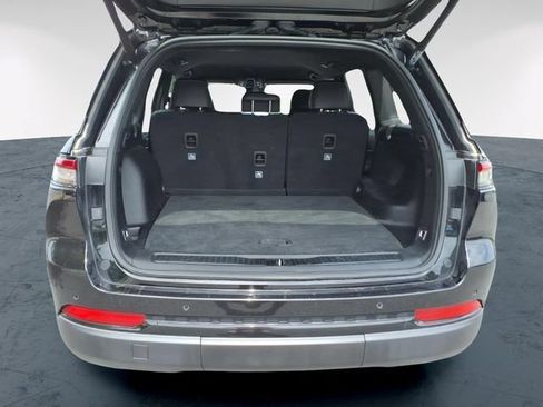 Used 2025 Jeep Grand Cherokee Altitude AWD/4WD image 11
