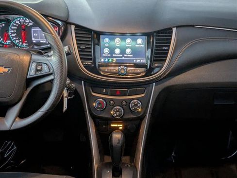 Used 2018 Chevrolet Trax LS image 14