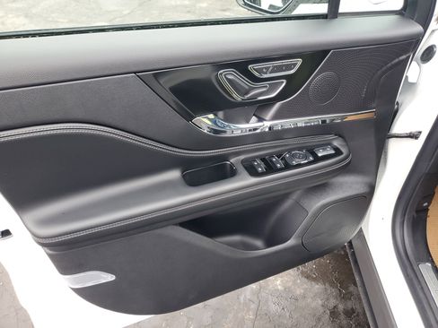 New 2026 Lincoln Corsair Premiere image 8