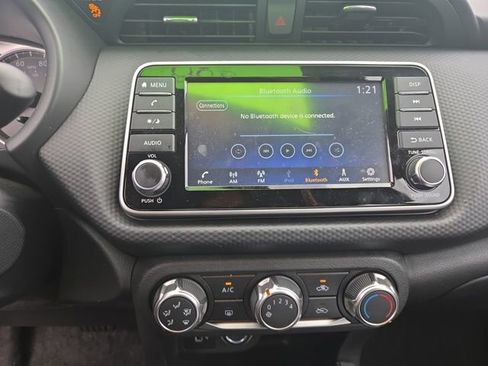 Certified 2025 Nissan Kicks Play S image 25