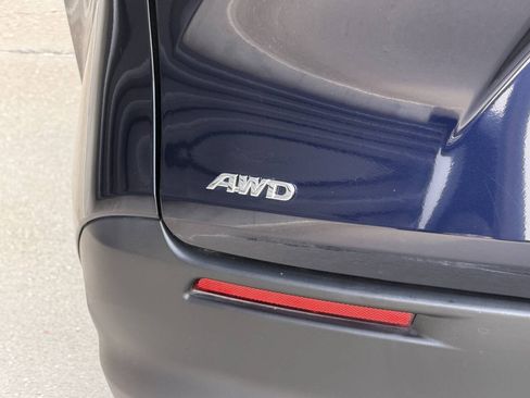 Used 2024 Toyota Sienna LE AWD/4WD image 13