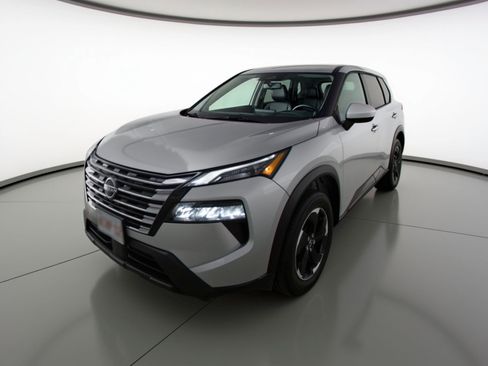 Used 2025 Nissan Rogue SV FWD image 3