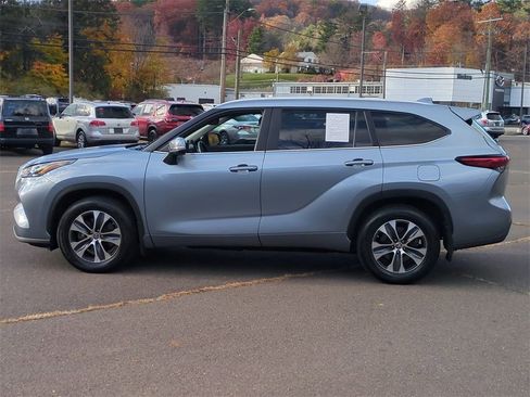 Used 2023 Toyota Highlander XLE image 7