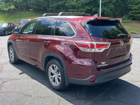 Used 2015 Toyota Highlander XLE AWD/4WD image 3