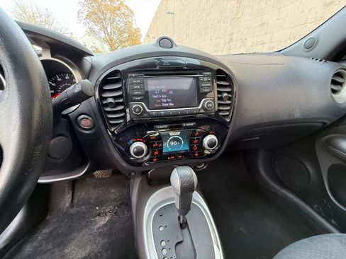 Used 2017 Nissan Juke SV image 18