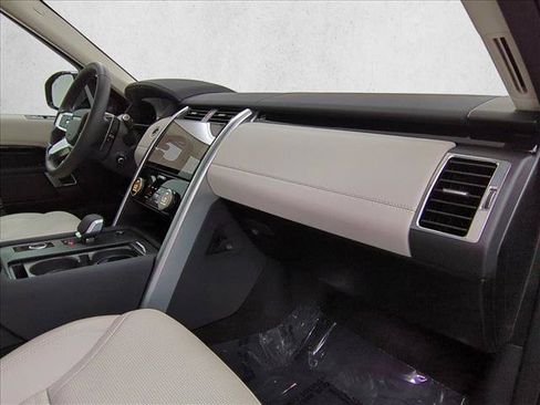 Certified 2026 Land Rover Discovery S AWD/4WD image 26