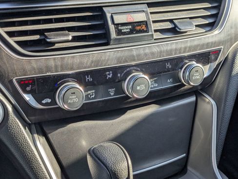 Used 2018 Honda Accord EX image 18