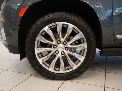 Used 2021 GMC Yukon XL Denali w/ Denali Premium Package image 20