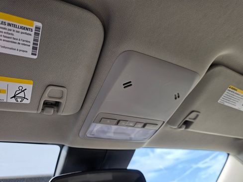 Used 2022 Buick Encore Preferred w/ Safety Package image 25