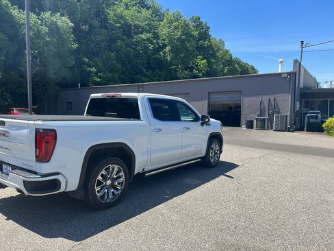Used 2022 GMC Sierra 1500 Denali w/ Denali Reserve Package AWD/4WD image 5