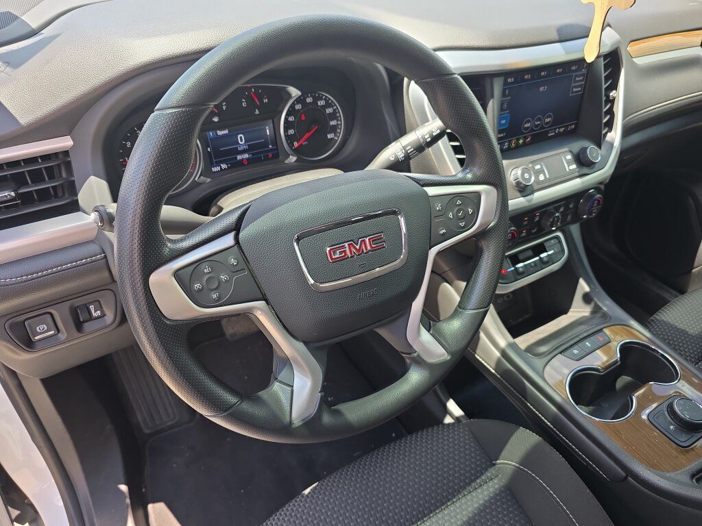 Used 2023 GMC Acadia SLE FWD image 10
