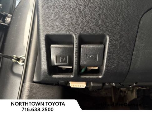 Used 2022 Toyota RAV4 LE w/ Carpet Mat Package (TMS) AWD/4WD image 15