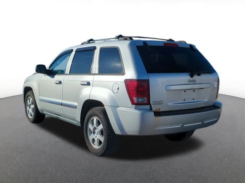 Used 2010 Jeep Grand Cherokee Laredo image 4