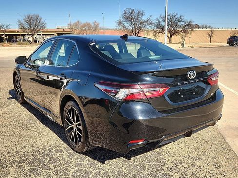 Used 2023 Toyota Camry SE image 2