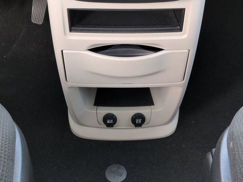Used 2015 Dodge Grand Caravan American Value Package FWD image 19