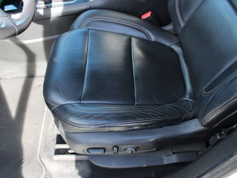 Used 2018 Chevrolet Traverse LT FWD image 20