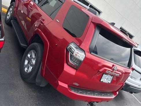 Used 2022 Toyota 4Runner SR5 AWD/4WD image 9