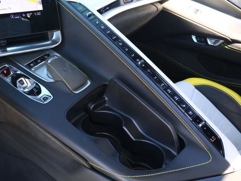 Used 2021 Chevrolet Corvette Stingray Premium Conv w/ Z51 Performance Package image 25