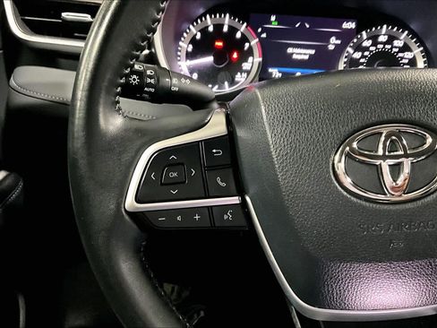 Used 2023 Toyota Highlander XLE AWD/4WD image 24