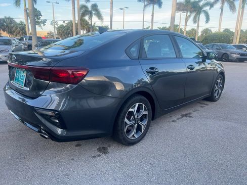 Used 2019 Kia Forte LXS FWD image 4