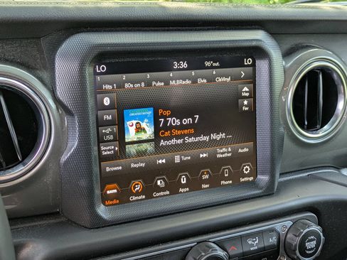 Used 2023 Jeep Gladiator Overland AWD/4WD image 16