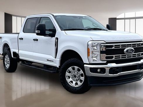 Used 2023 Ford F250 XLT w/ FX4 Off-Road Package AWD/4WD image 11