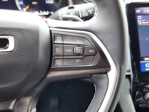 Used 2024 Jeep Grand Cherokee Limited w/ Black Appearance Package AWD/4WD image 20