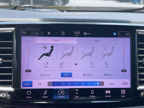 Used 2022 Chrysler Pacifica Limited w/ Uconnect Theater Family Group FWD image 31