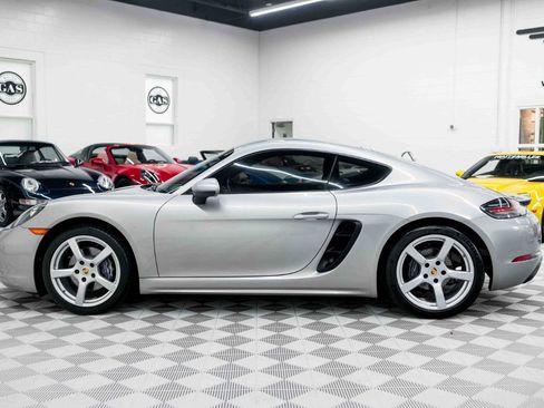 Used 2018 Porsche 718 Cayman RWD image 11