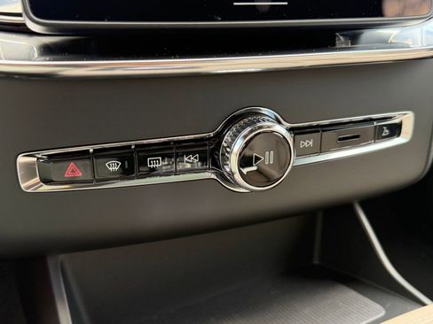 New 2026 Volvo XC90 B6 Ultra w/ Protection Package image 19