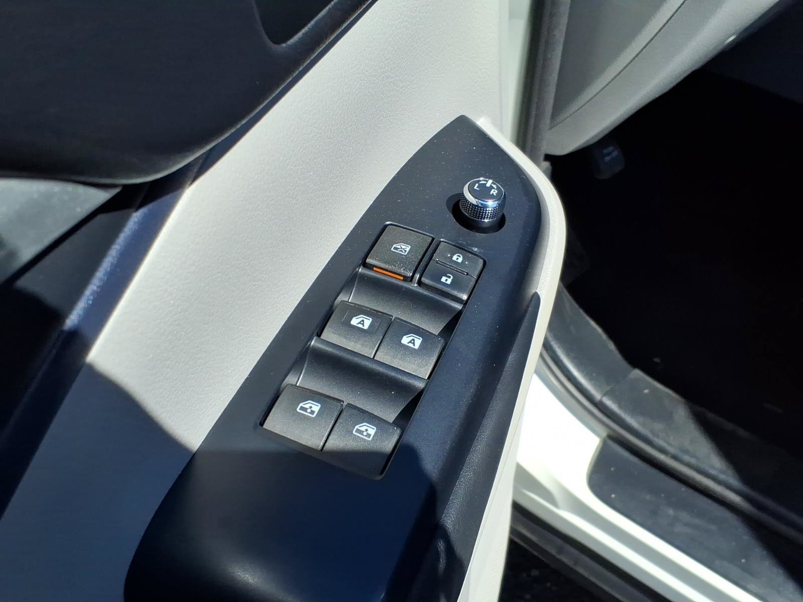 Used 2015 Toyota Highlander Plus AWD/4WD image 20