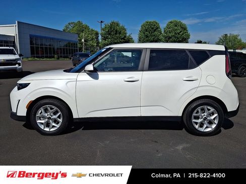 Used 2023 Kia Soul LX w/ Option Group 015 FWD image 9
