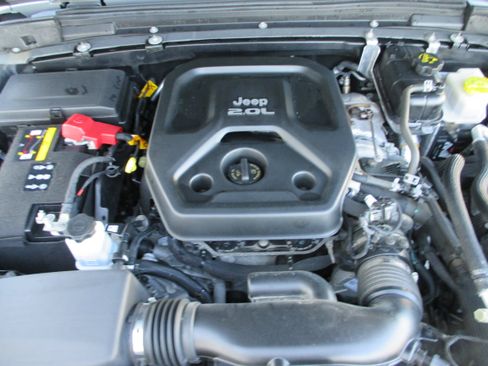 Used 2022 Jeep Wrangler Unlimited Sahara w/ Cold Weather Group image 22