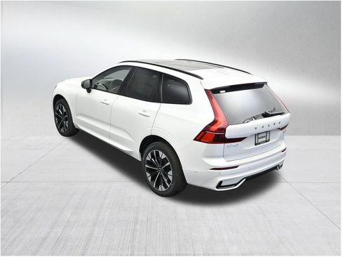 New 2026 Volvo XC60 B5 Plus AWD/4WD image 15