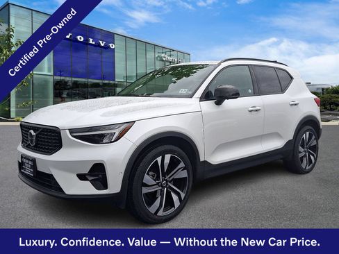 Certified 2024 Volvo XC40 B5 Plus w/ Protection Package Premier AWD/4WD image 3