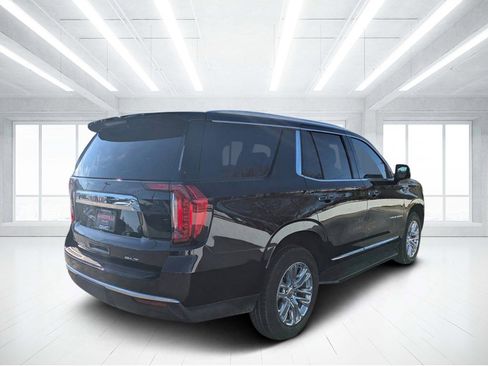 Used 2022 GMC Yukon SLT w/ SLT Premium Package image 3