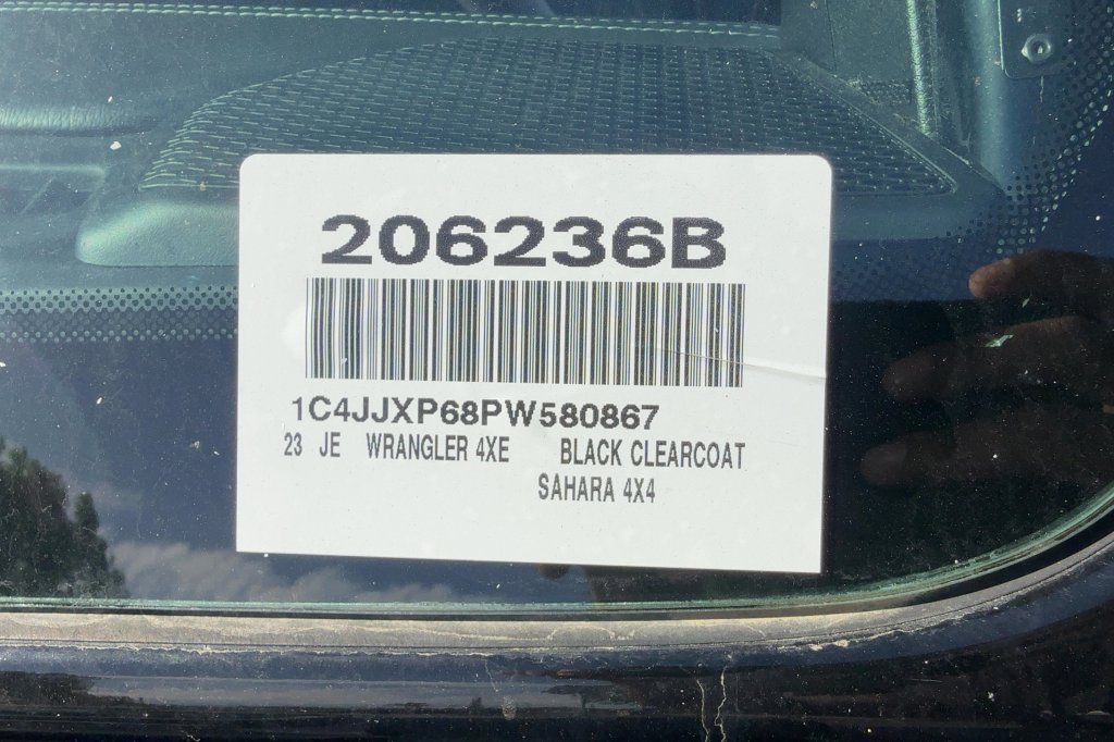 Used 2023 Jeep Wrangler Unlimited Sahara w/ Cold Weather Group AWD/4WD image 19