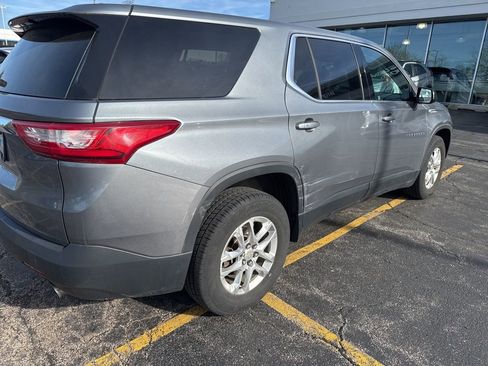 Used 2019 Chevrolet Traverse LS FWD image 2