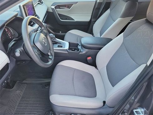 Used 2025 Toyota RAV4 XLE image 9