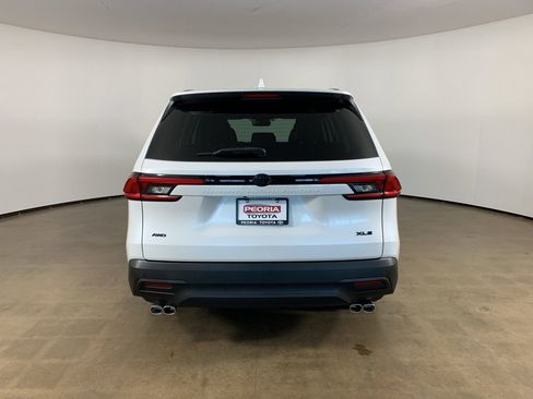 Used 2024 Toyota Grand Highlander AWD image 10