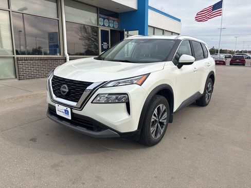 Used 2023 Nissan Rogue SV w/ SV Premium B Package image 1