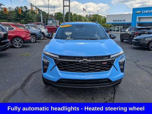 Used 2024 Chevrolet Trax RS FWD image 2