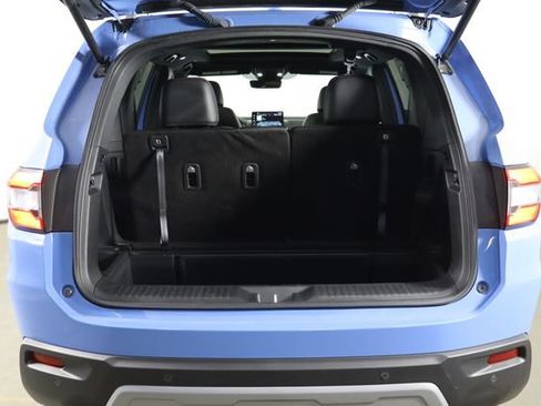 Used 2025 Honda Pilot TrailSport image 17