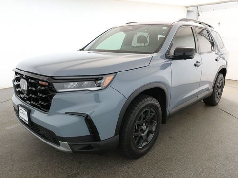 Used 2025 Honda Pilot TrailSport image 1