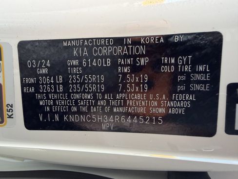 Used 2024 Kia Carnival EX image 47