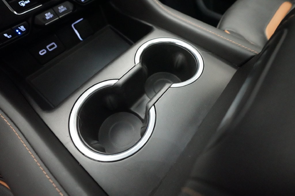Used 2023 GMC Yukon XL AT4 AWD/4WD image 17